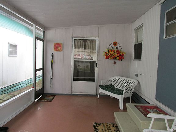 SCREEN ROOM