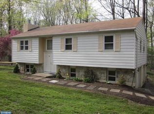 102 Camelot Ct, Honey Brook, PA 19344