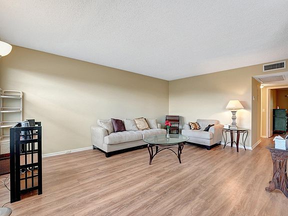 4th image of 4026 Swansea B Crescent