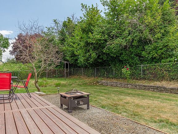 Big deck/entertainment space