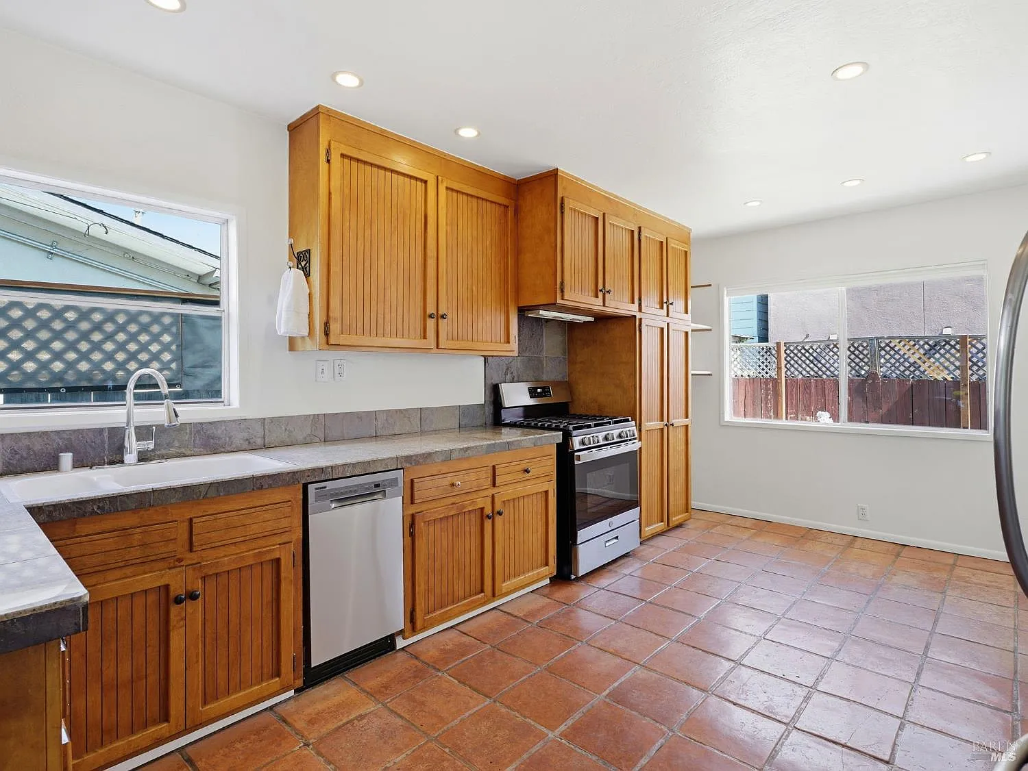 433 Lincoln Street - Photo 6