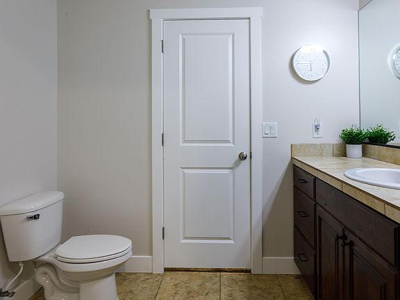5th image of 2031 E Colorado Dr Unit 304