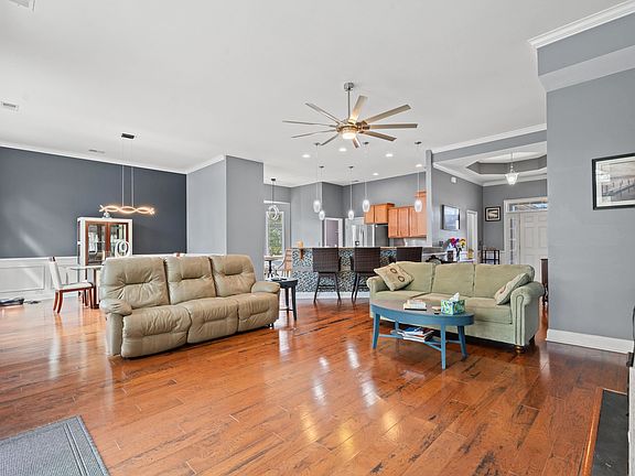 4th image of 170 Summerlight Dr.