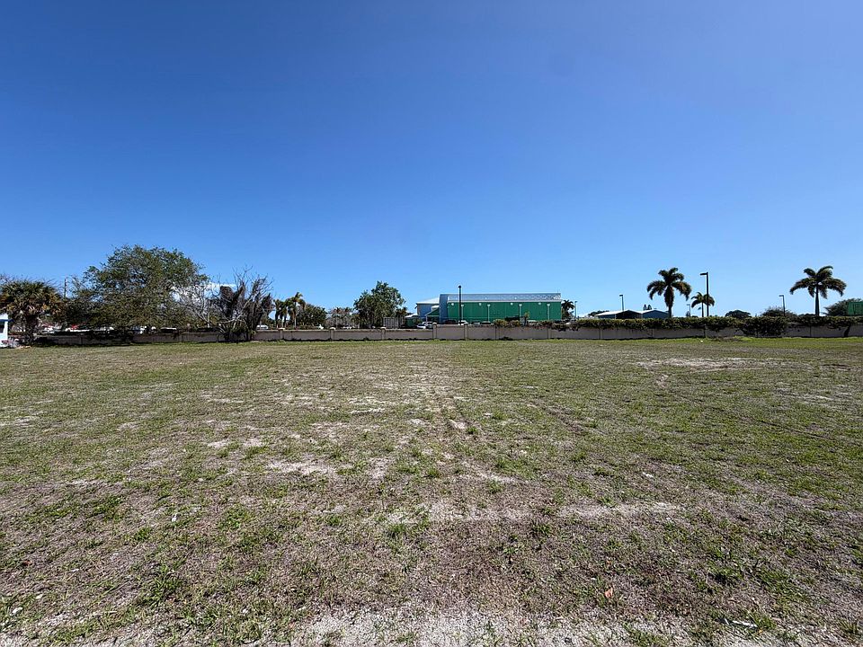 1st image of 705 SE Tarpon Avenue