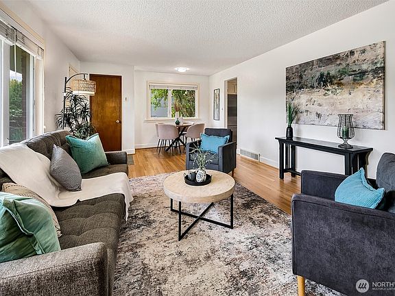 4th image of 3039 49th Avenue SW