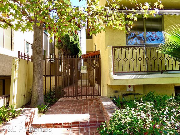 3rd image of 1408 Armacost Ave APT 9