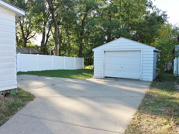 3rd image of 2908 Jay Ave