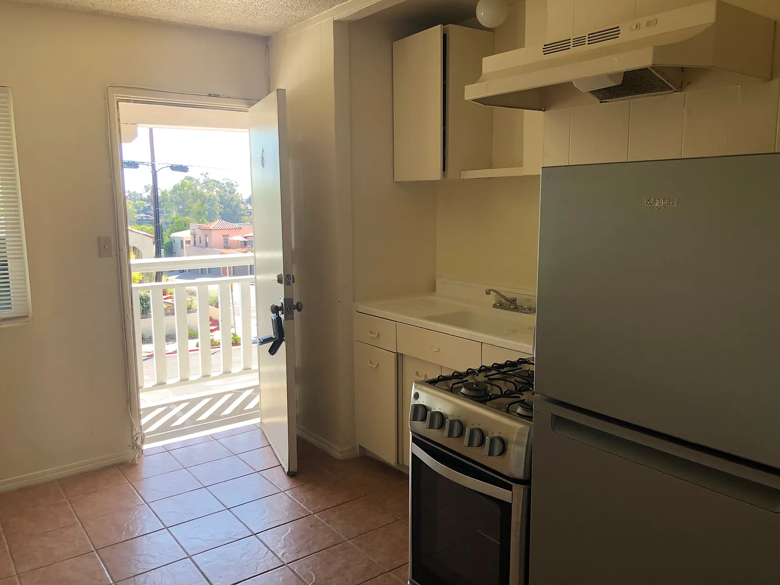 Studio, 400 sqft, $1,650 — Photo 4
