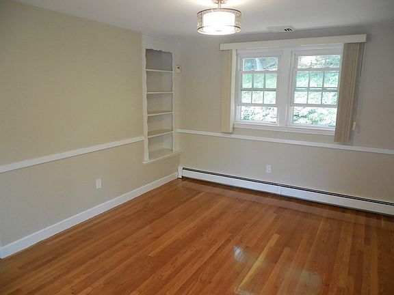 5th image of 166 Totten Pond Rd