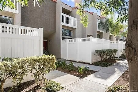 380 W Wilson St #F103 — Photo 3
