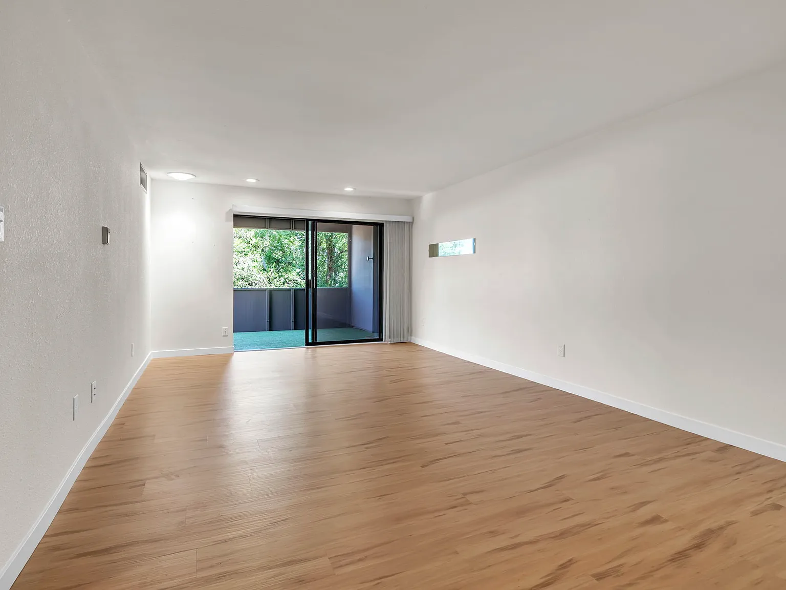 2 bed, 958 sqft, $2,300 — Photo 4