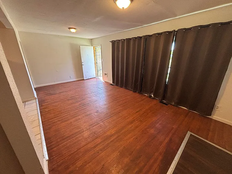 245 E Young Pl — Photo 39