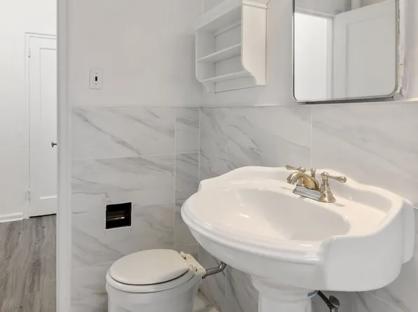 915 East 17th Street image 11 of 16