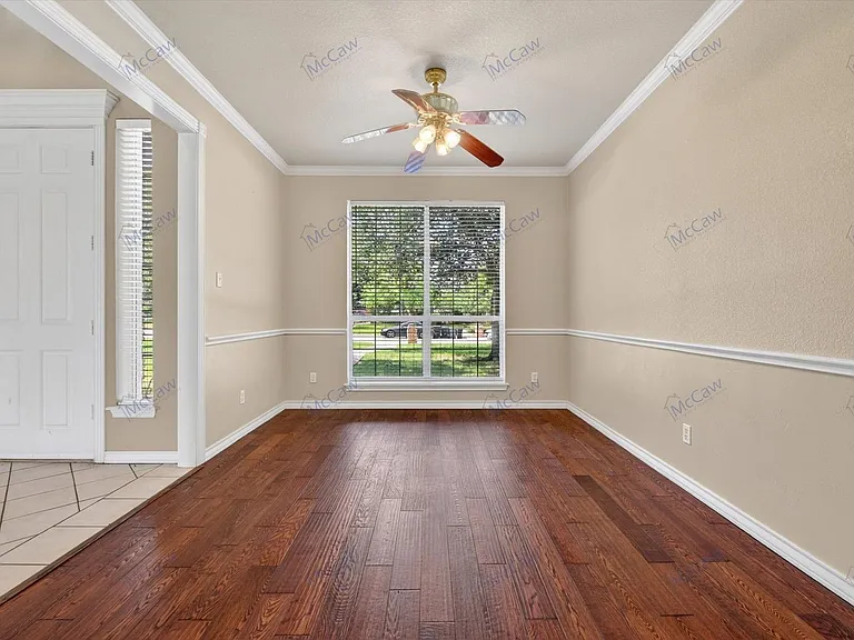 914 Dove Creek Trl — Photo 3