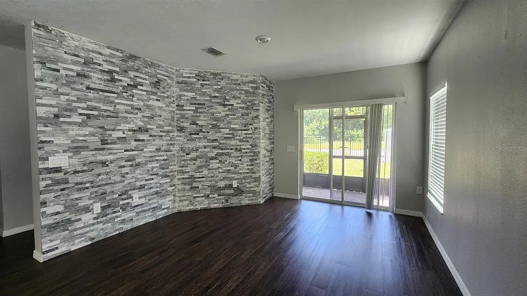 4 bed, 3.0 bath, 2035 sqft, $2,250 — Photo 4