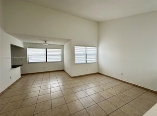 10300 NW 9th Street Cir APT 204, Miami, FL 33172
