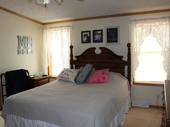 5th image of 309 N Van Buren St
