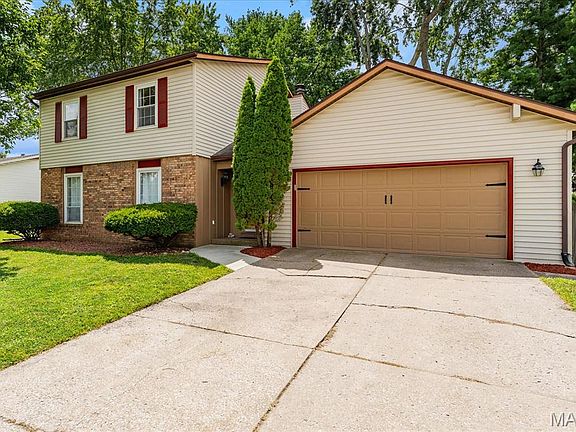 4th image of 320 Fieldcrest Dr
