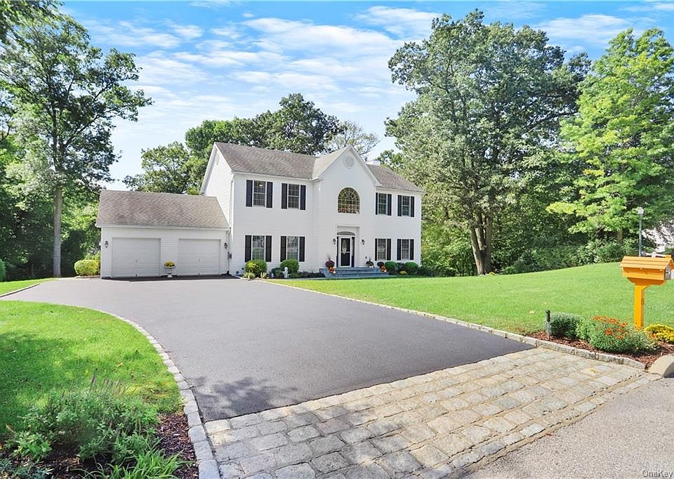 1st image of 10 Donahue Ct