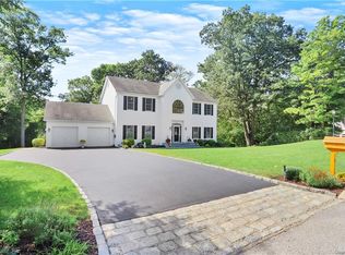 10 Donahue Ct, Buchanan, NY 10511
