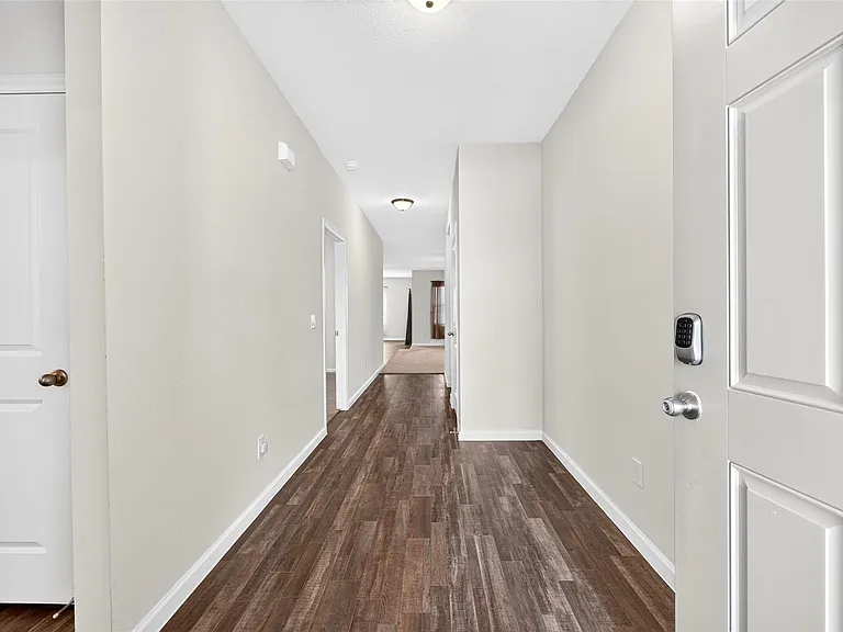 1024 Banyon Tree Ln — Photo 8