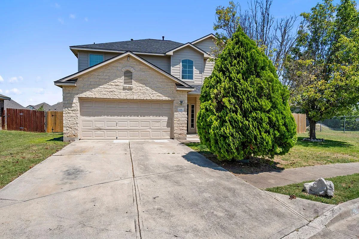 4 bed, 2.5 bath, 2423 sqft, $2,500 — Photo 4