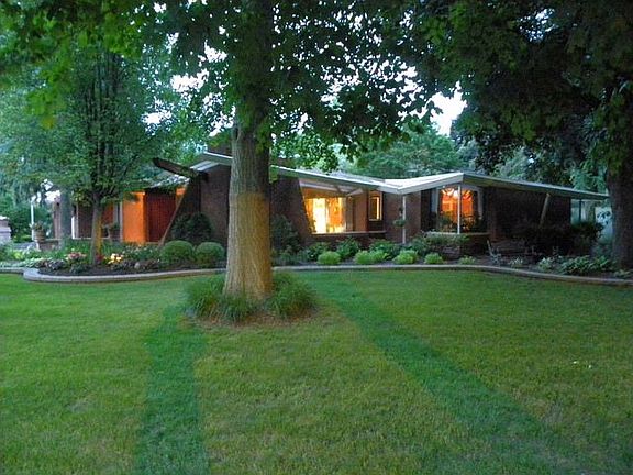 2nd image of 336 S Edgelawn Dr