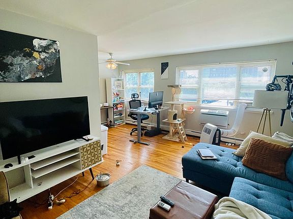3rd image of 521 W Briar Pl APT 310