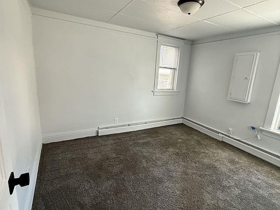 3rd image of 207 W 14th St