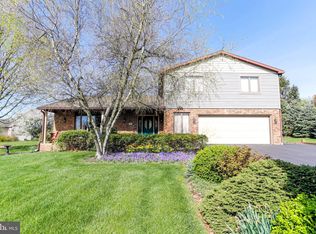 3371 Saint Andrews Dr, Chambersburg, PA