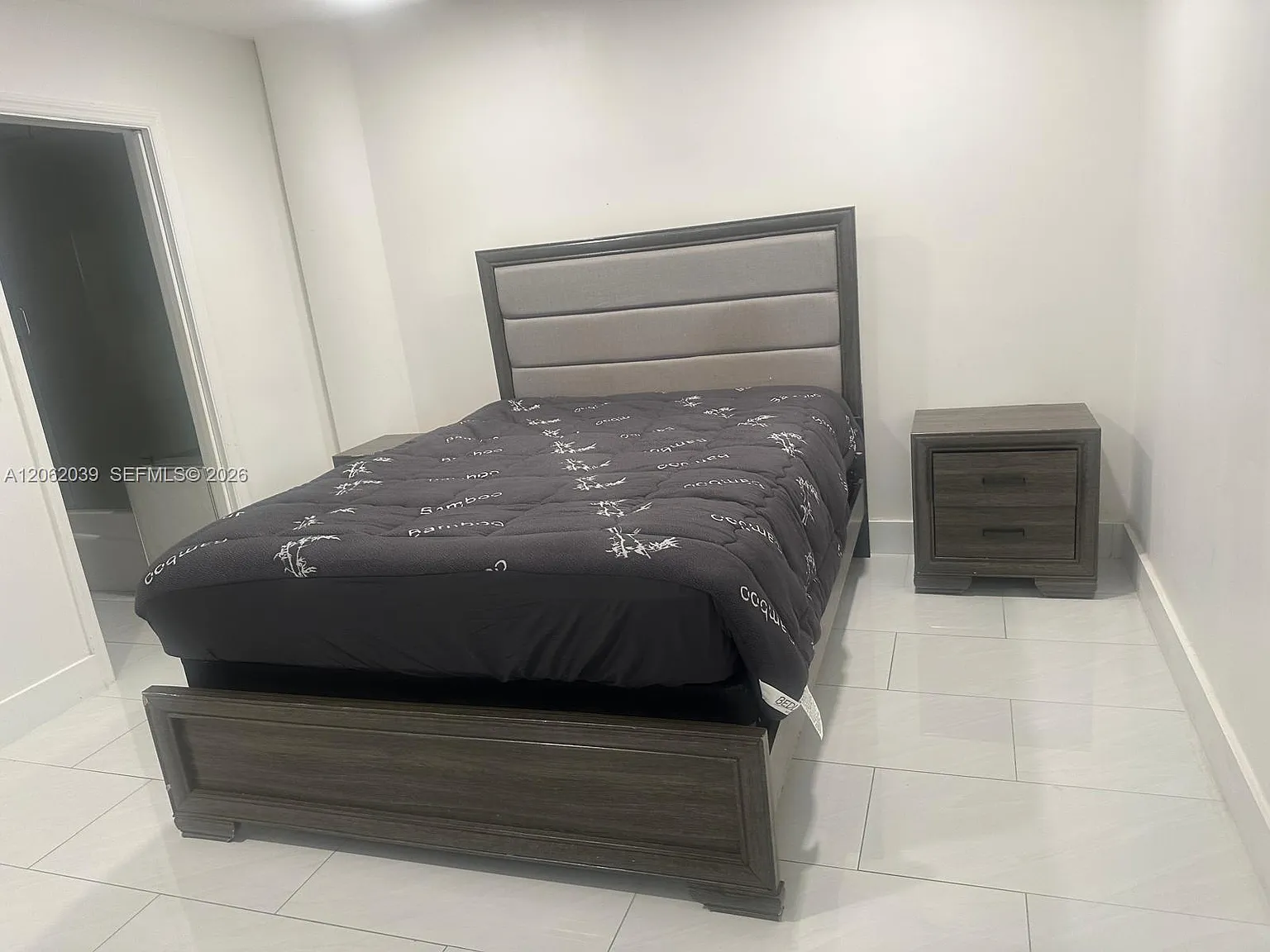 Sea Air Towers Condo — Photo 3