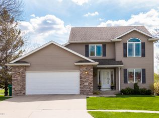 104 Lackmann Ct NE, Stewartville, MN 55976