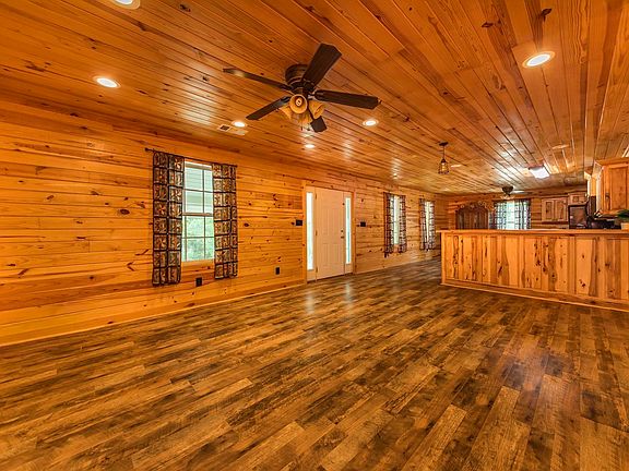 4th image of 3383 Lewisburg Rd