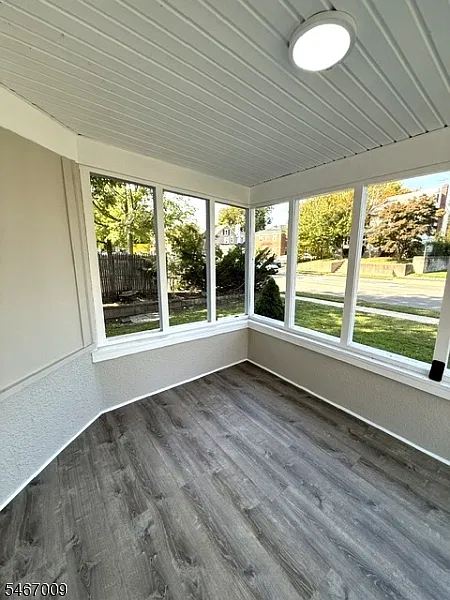 2 bed, 1.0 bath, $2,550 — Photo 2
