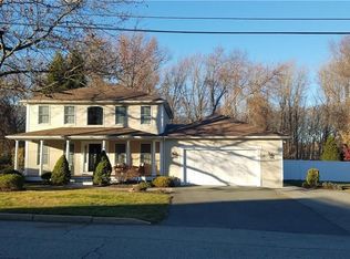 82 Red Hawk Dr, Cranston, RI 02921