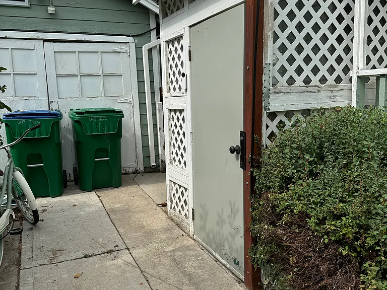 643 Thoma St #B — Photo 1