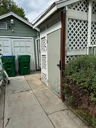 643 Thoma St #B Photo 1 643 Thoma St #B Photo 1