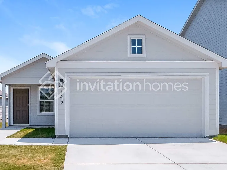 143 Pasadena Pl — Photo 1
