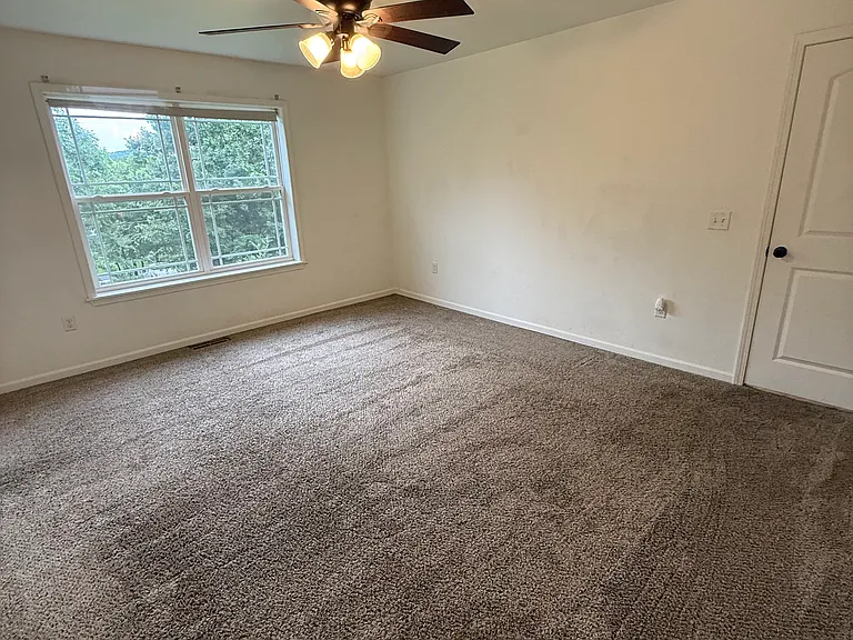 212 Hunter Ave — Photo 16