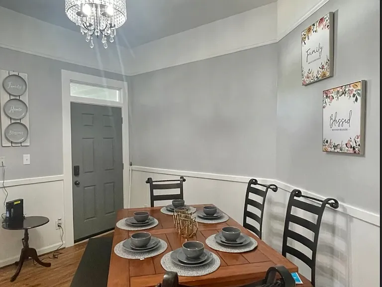 658 E Anderson St — Photo 4