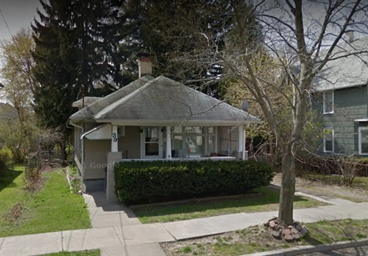 Building Photo - 39 Haendel St