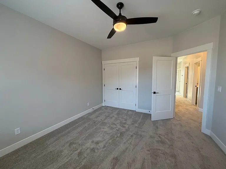 608 E Hemsworth Ln — Photo 29