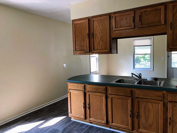 2nd image of 520 Harlan Ave NE #2