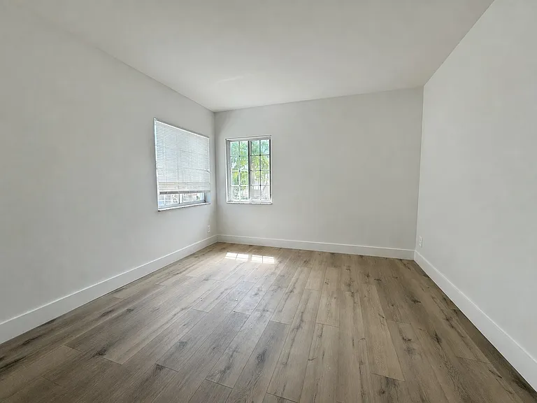 2050 Madeira Dr — Photo 8