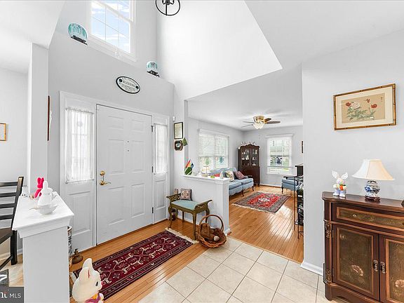 2nd image of 433 Green View Ct