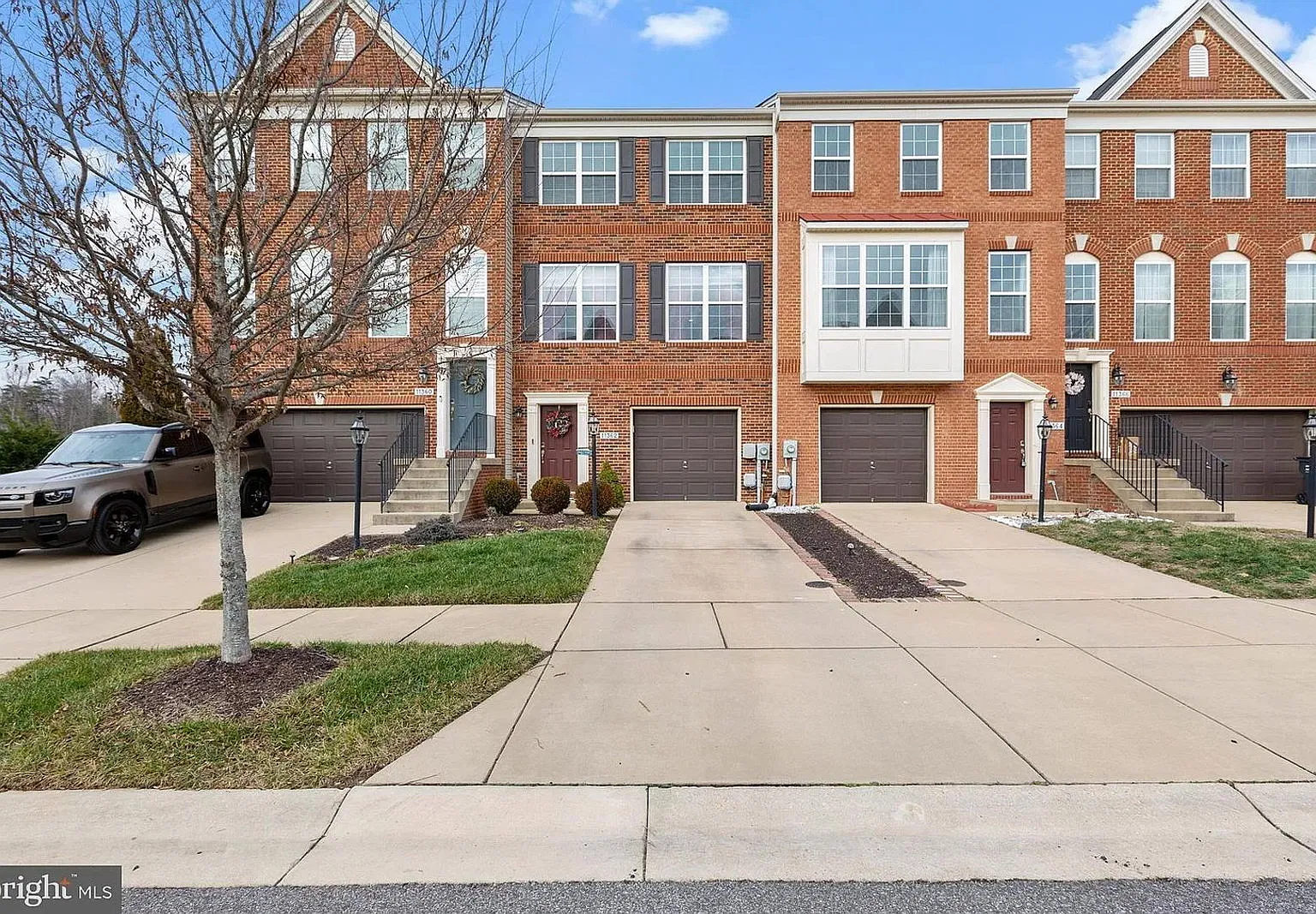 3 bed, 4.0 bath, 2400 sqft, $3,200 — Photo 1