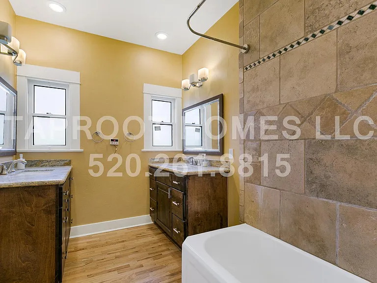 1911 E Hawthorne St — Photo 14