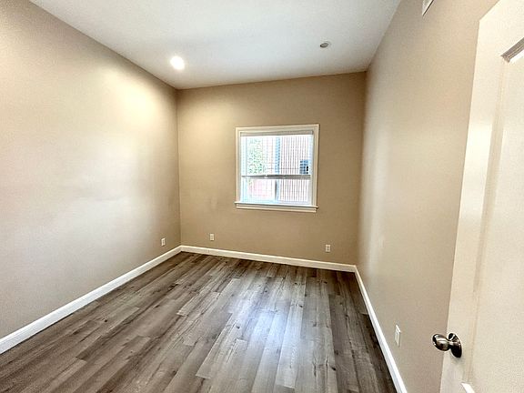 3rd image of 4 Woodrow St