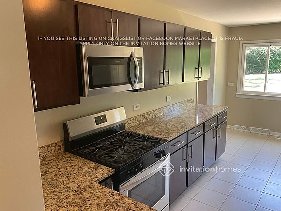 3rd image of 325 Glendale Ln