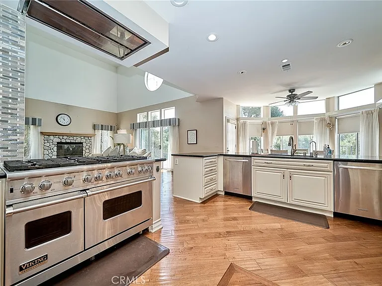 1089 Village Dr — Photo 16